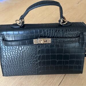 Urban expressions Faux
Crocodile Crossbody Purse.